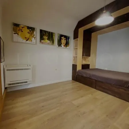 Youth Hill Apartment *